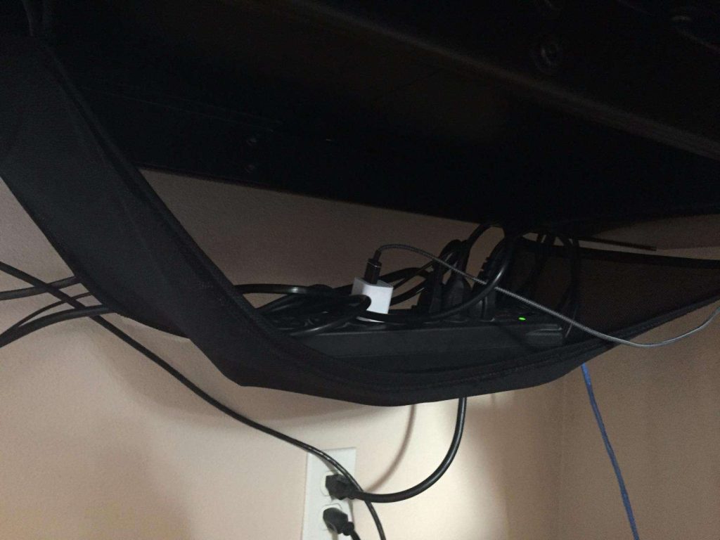 arozzi arena gaming desk cable management view 